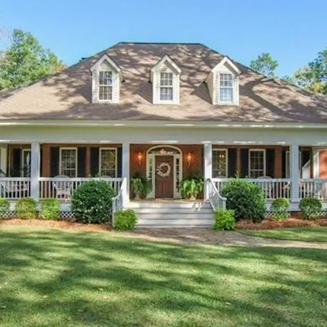 Expensive homes on the market in Dothan