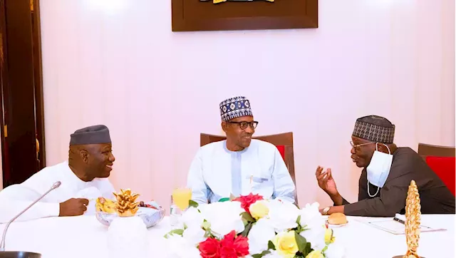 PHOTOS: Buhari hosts business, political, media and civil society leaders in Abuja | TheCable