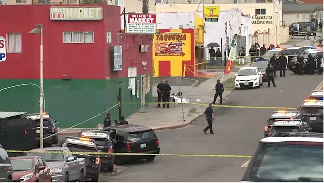 Shooting in front of Mountain View market leaves man dead, another injured -