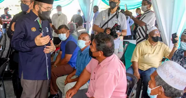 Agriculture and Food Industry Ministry to help watermelon farmers affected by flooding in Kelantan | Malay Mail