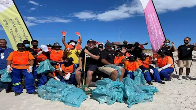 Cape Town officials, residents take Clean-Up Campaign to Strandfontein Pavilion - SABC News - Breaking news, special reports, world, business, sport coverage of all South African current events. Africa's news leader.