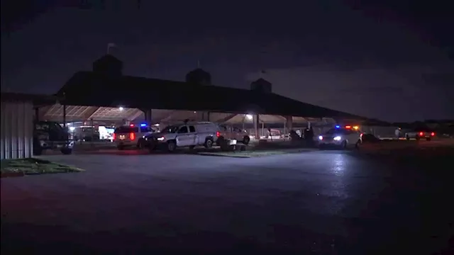 2 men on the loose after attempting to shoplift at flea market in NW Harris County, deputies say