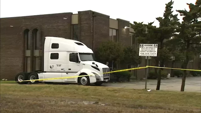 Trucking company employee kills boss, injures coworker in shooting in Burr Ridge: police