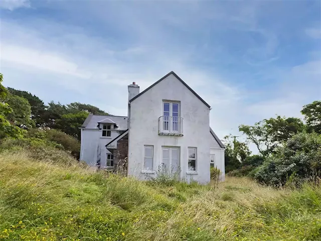 This peaceful Galway cottage with scenic sea views is on the market for €320,000 | IMAGE.ie