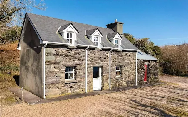 This charming cottage near Kenmare Bay is on the market for €285,000 | IMAGE.ie