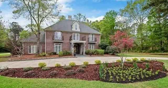 Expensive homes on the market in Dothan