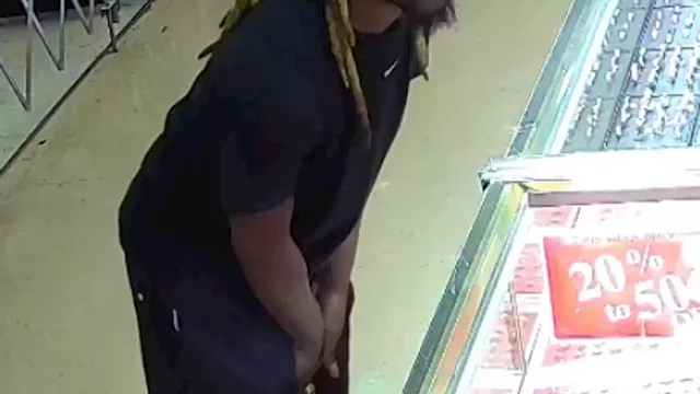 Thief poses as customer first before yanking diamond ring from north Houston business owner and fleeing