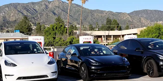 Tesla earnings: Wall Street worries about China shutdowns, Musk's Twitter distraction