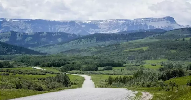 Mining company signs deal with Alberta to turn coal proposal into renewable energy project | Globalnews.ca