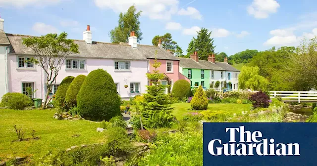 UK house price growth slows as cost of living crisis starts to hit market