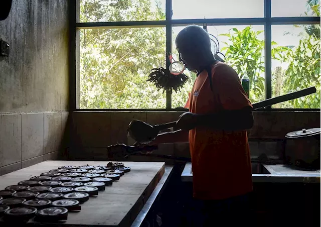 Jendela helps palm sugar maker to expand business