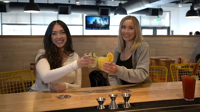 Smashburger opens first restaurant with bar as fast food industry gets boozy