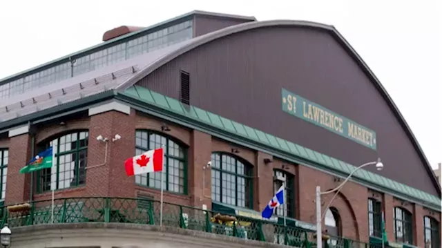 City mulling expanded hours for Toronto’s St. Lawrence Market