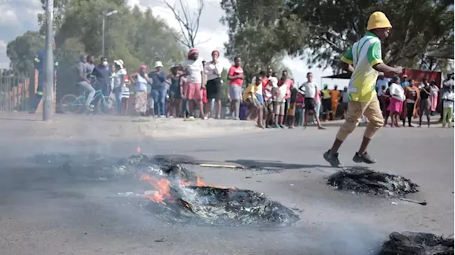 EFF criticise police behaviour when arresting people in Diepsloot - SABC News - Breaking news, special reports, world, business, sport coverage of all South African current events. Africa's news leader.