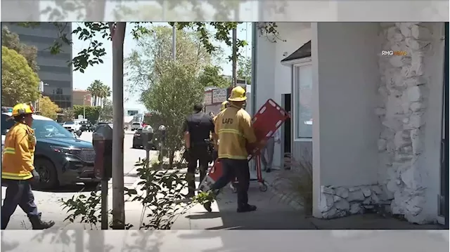 1 dead in shooting at Tarzana business; 2 suspects flee on foot