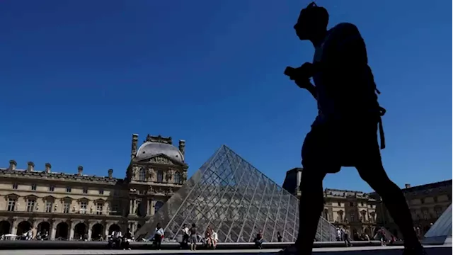 'Good to be back': tourists return to Paris post-pandemic but Asians stay away - SABC News - Breaking news, special reports, world, business, sport coverage of all South African current events. Africa's news leader.