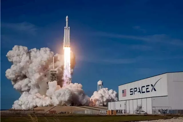 SpaceX employee share offer values company at R2 trillion