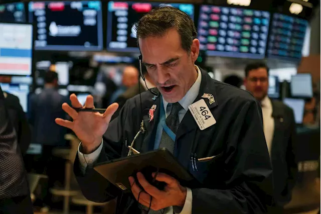 Dow Falls 800 Points, Stock Market Selloff Continues As Major Retailers Warn Of Rising Cost Pressures