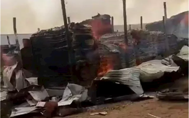 Shops, vehicles destroyed as riot breaks out in Abuja market | TheCable