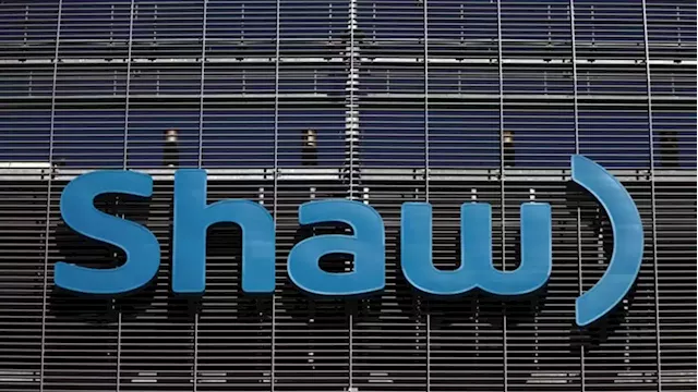 Exclusive-Bell, Telus lobby Canada to stop sale of Shaw's wireless business to Quebecor -sources