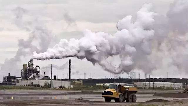 Oilsands companies are emitting more climate-changing gases than ever | CBC News