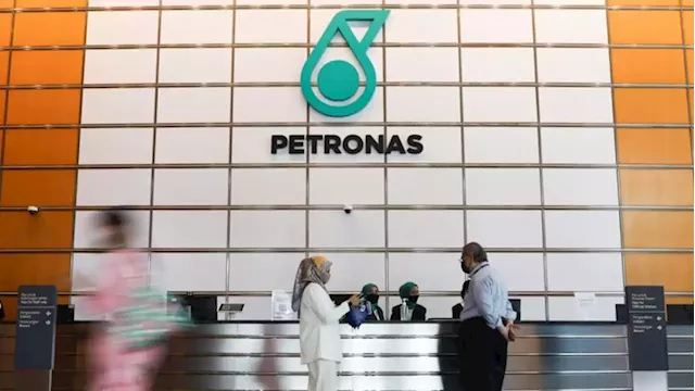 Malaysia's Petronas to trade some Canadian, US LNG in spot market