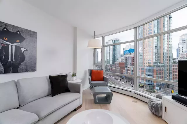 Condo seller accepts only offer in a slowing market