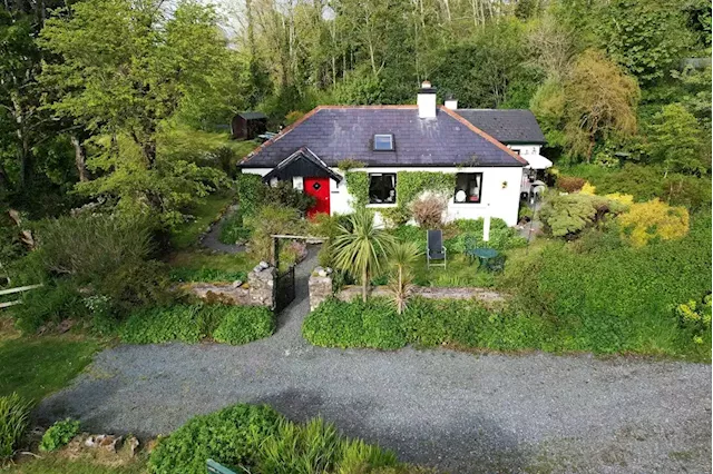 This beautiful lakeside cottage in Co Donegal is on the market for €250,000 | IMAGE.ie