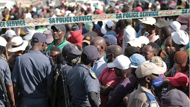 Hostel dwellers in Barberton, Mpumalanga, march over RDP houses - SABC News - Breaking news, special reports, world, business, sport coverage of all South African current events. Africa's news leader.