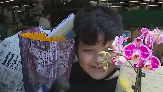 Downtown LA flower market flooded with customers ahead of Mother's Day