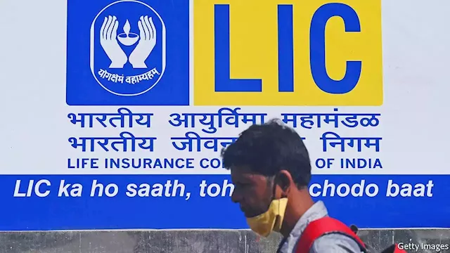 India begins the privatisation of its huge life-insurance company