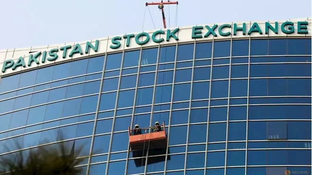 Pakistan stock market tumbles as investors fret about unclear economic policy