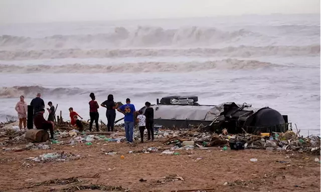 Umdloti community in KZN clean-up local beach after floods - SABC News - Breaking news, special reports, world, business, sport coverage of all South African current events. Africa's news leader.