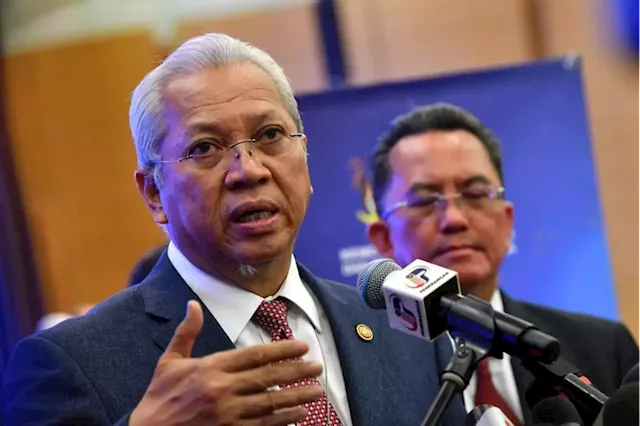 Annuar Musa orders MCMC to map country’s internet speeds in bid to ramp up telco companies’ services