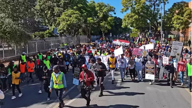 Ahmed Kathrada Foundation hand over memorandum at Union Buildings - SABC News - Breaking news, special reports, world, business, sport coverage of all South African current events. Africa's news leader.