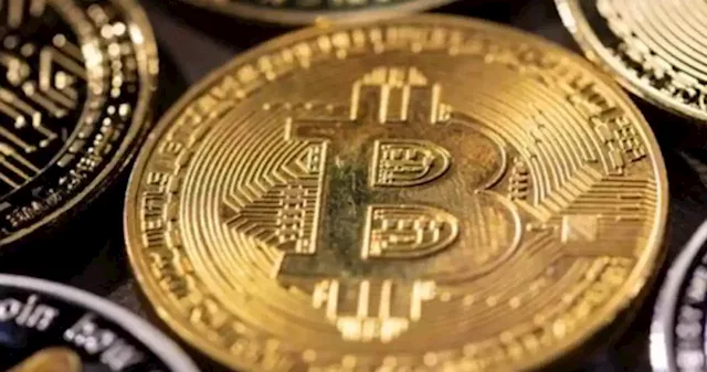 Crypto industry gripped by anxiety as bitcoin wobbles near key $27,700 level