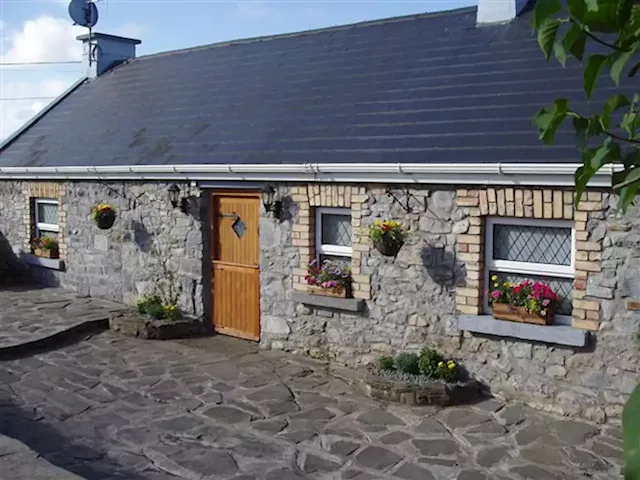 Three adorable cottages around Ireland on the market for under €200,000 | IMAGE.ie