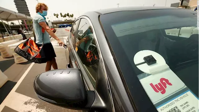 Uber, Lyft drivers claim price-fixing in lawsuit against companies