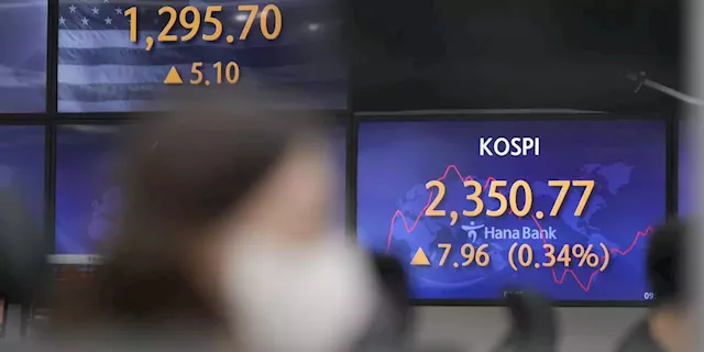 Asian stocks mixed after Wall St declines on recession concerns