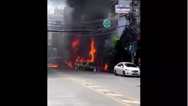 Bangkok market fire kills at least 2