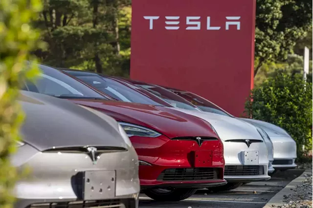 Business Maverick: Tesla Pauses Hiring as Musk Aims for 10% Staff Cut