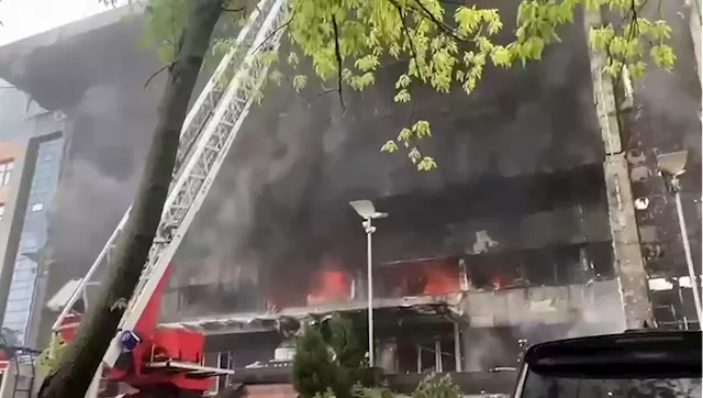 Firefighters battle huge blaze as Moscow business center goes up in flames