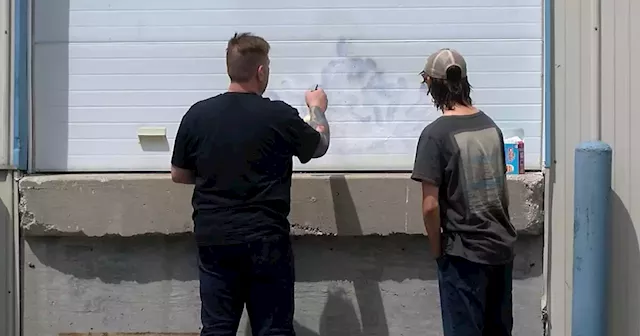 Howard County business owner makes teenager clean up graffiti