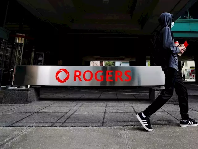 Rogers, other telecom execs to face industry minister in wake of 'unacceptable' outage