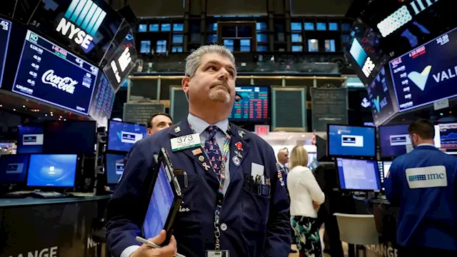 Stock futures trade lower ahead of bank earnings