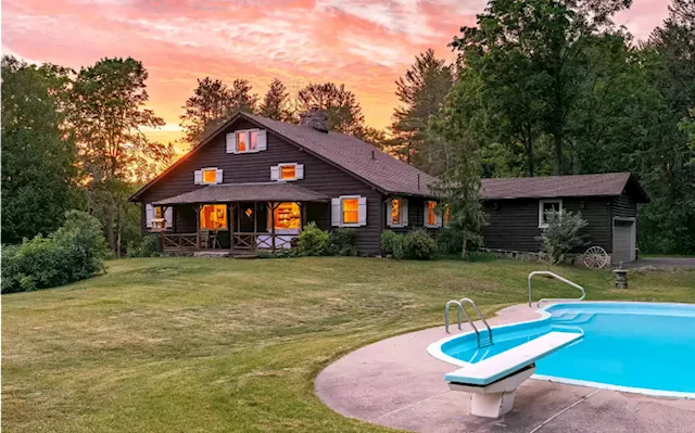 1930s Ontario Family Retreat Hits the Market For First Time in 80 Years