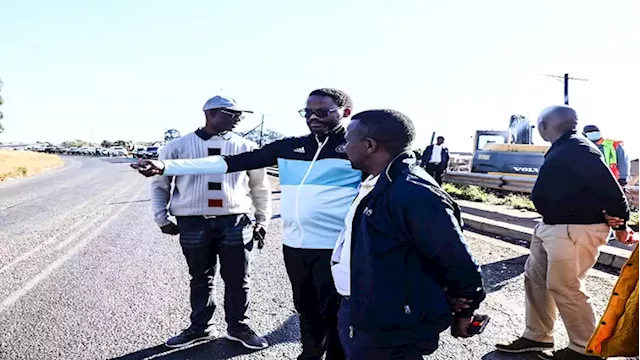 Death toll of R617 crash in KZN rises to 12 - SABC News - Breaking news, special reports, world, business, sport coverage of all South African current events. Africa's news leader.