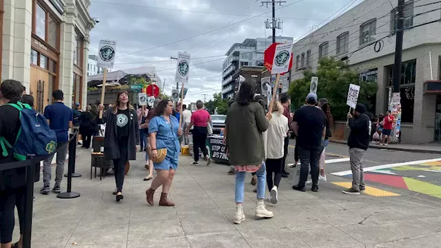 Starbucks workers picket Reserve Roastery, demand company bargain with union