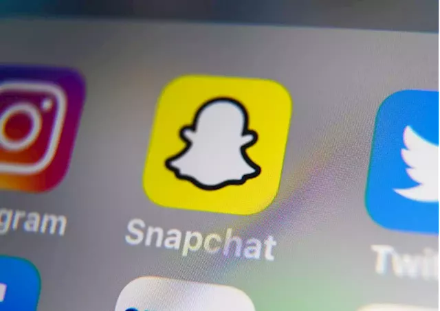 Social media stocks slump as Twitter, Snap warn of dire ad spending