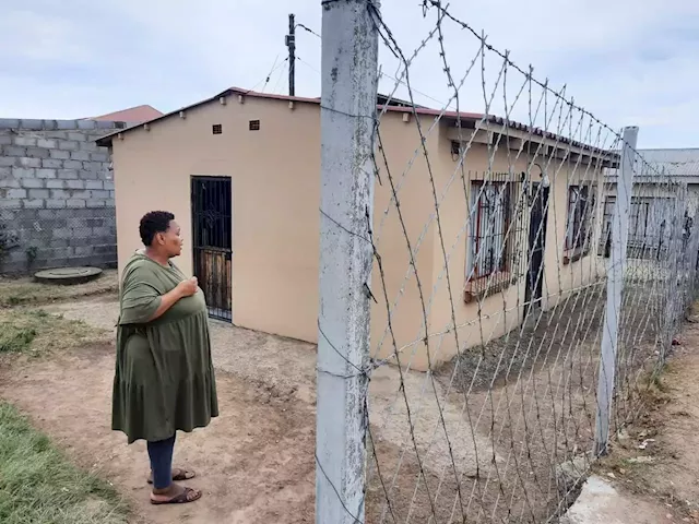 Residents around Enyobeni Tavern resorted to putting up fences to keep patrons away - SABC News - Breaking news, special reports, world, business, sport coverage of all South African current events. Africa's news leader.